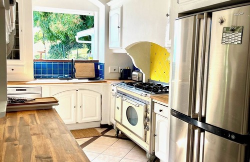 Baie-Mahault House | In the midst of the Green Butterfly, Maison La Samana offers comfort and tranquillity.