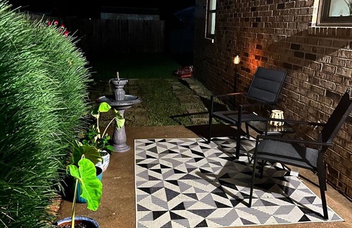 Bentonville House | In the ❤️ of Bentonville. Quiet corner 🏠 <Than 5 mins 2 🚴 trails, downtown or HWY