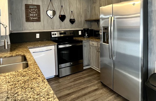 Chelan House | In-Town Escape: Pet-Friendly, Hot Tub, 3-Min Walk to Don Morse Park (waterfront)