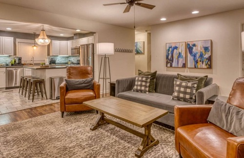 Miller Beach Cottage | Incredible Cozy Cottage with Hot-tub in Gary, Indiana