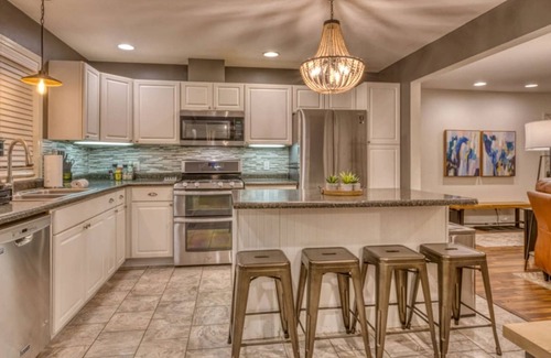 Miller Beach Cottage | Incredible Cozy Cottage with Hot-tub in Gary, Indiana