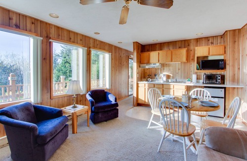 Otter Rock Cabin | Incredible Dog-Friendly Studio with Easy Beach Access, WiFi