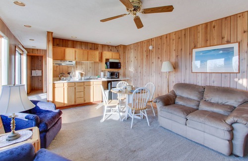 Otter Rock Cabin | Incredible Dog-Friendly Studio with Easy Beach Access, WiFi