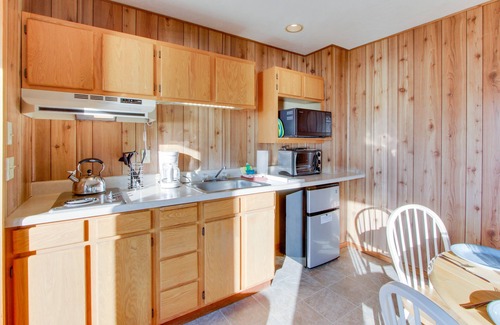 Otter Rock Cabin | Incredible Dog-Friendly Studio with Easy Beach Access, WiFi
