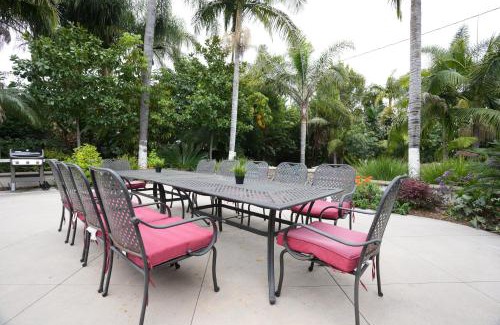 Northwest Anaheim House | Incredible Estate 5 Bedrooms 3 bathroom w/Resort Style Rock Pool & Jacuzzi