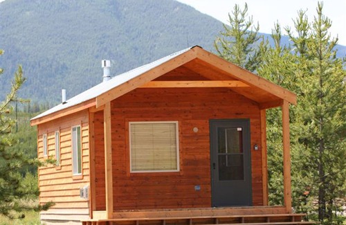 Polebridge Cabin | Incredible Mountain Views just Steps to the Flathead River