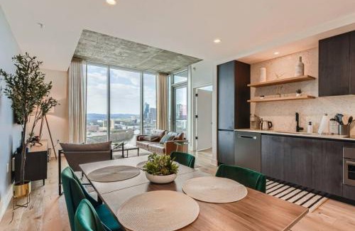 Rainey Street Historic District Apartment | Incredible View Of Downtown Walk To Rainey St