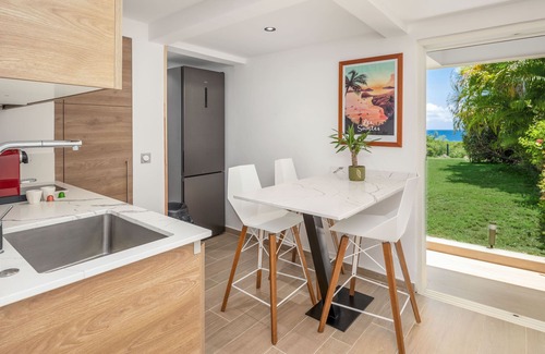 Le Gosier Villa | Incredible villa with sea view, beach 2mins away, infinity pool, 10 people