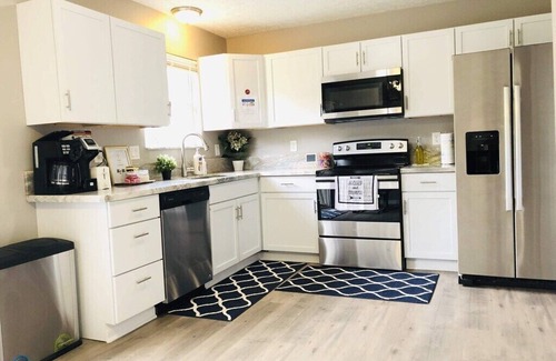 Lincoln Village House | Independent 4 Bedroom House Near Columbus Downtown/OSU