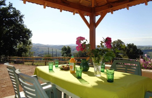 Regny Cottage | Independent cottage with fireplace, pets allowed, near nature