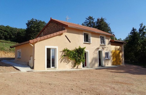 Regny Cottage | Independent cottage with fireplace, pets allowed, near nature