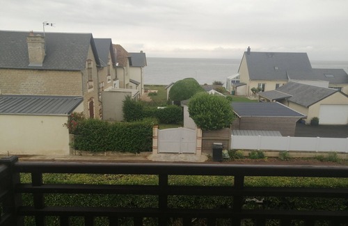 Luc-sur-Mer Apartment | Independent ground floor with garden on the seaside.