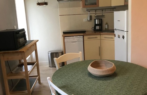 Le Poinconnet Cottage | Independent house with terrace and private parking