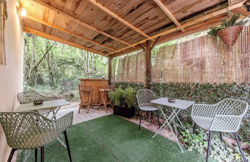 Blesignac Bed & Breakfast | independent housing, in the heart of an acacia forest