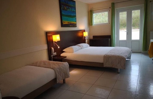 Basse-Normandie Hotel | Independent residence sleeps 32