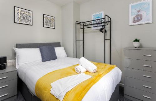 Liverpool House | Index House - Air Host & Stay - Free Parking - Contractor Friendly