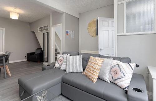 Liverpool House | Index House - Air Host & Stay - Free Parking - Contractor Friendly
