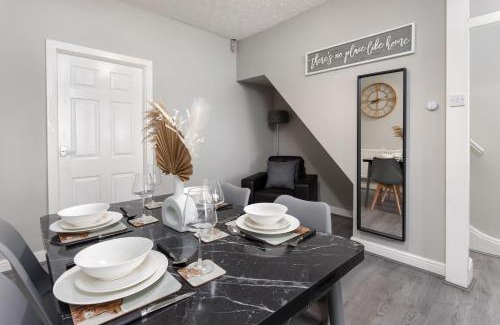 Liverpool House | Index House - Air Host & Stay - Free Parking - Contractor Friendly