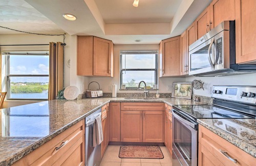 Indian Shores Condo | Indian Shores Condo w/Dock & Beach Access!