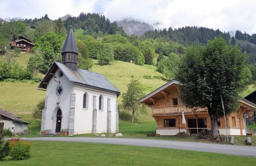 La Giettaz Ski Chalet | Individual chalet 10 people, hiking departure, foot of the slopes.