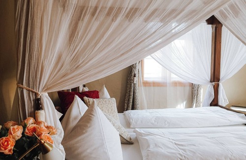 Oppurg Other | Individual rooms in the historical ambience of the Positz manor house