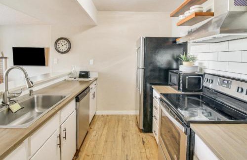Skyway Apartment | Indoor Pool Access Colorado Springs Condo!