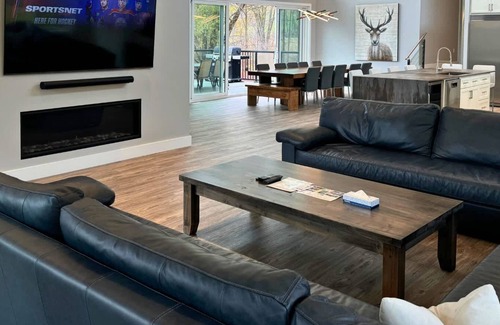 The Blue Mountains Ski Chalet | Indoor Pool & Hot Tub, Steps to Ski Lift
