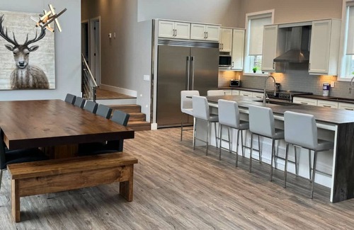 The Blue Mountains Ski Chalet | Indoor Pool & Hot Tub, Steps to Ski Lift