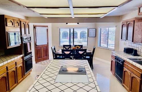 Victorville Villa | INDOOR SWIMMING POOL AND VERY SPACIOUS AND LUXURY