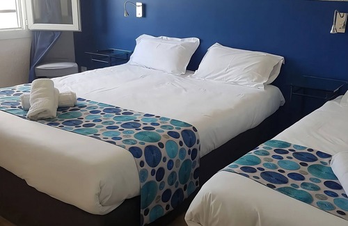 Six-Fours-les-Plages Hotel | Indulge in Home Like Comfort! Near Bonnegrace Beach! Pets Are Allowed!