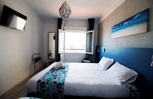 Six-Fours-les-Plages Hotel | Indulge in Home Like Comfort! Near Bonnegrace Beach! Pets Are Allowed!