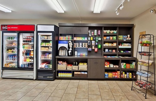 Morris Plains House | Indulge in Home-Like Comfort! Near Morristown National Historic Park