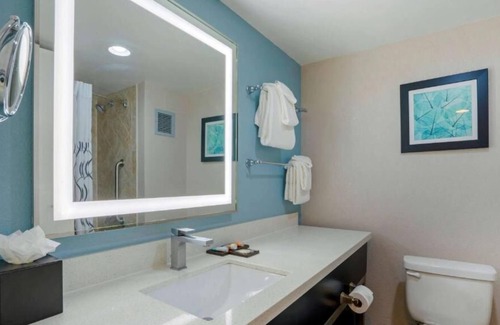 Baymeadows House | Indulge in Home Like Comfort! 4 Family-friendly Units, Onsite Pool, Free Parking