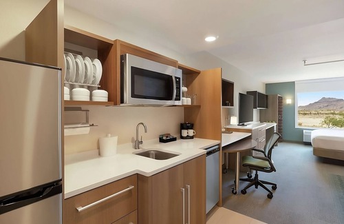 East Mesa Hotel | Indulge in Home-Like Comfort! Pool, Free Breakfast, Pets Allowed, Free Parking!