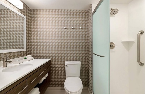 East Mesa Hotel | Indulge in Home-Like Comfort! Pool, Free Breakfast, Pets Allowed, Free Parking!