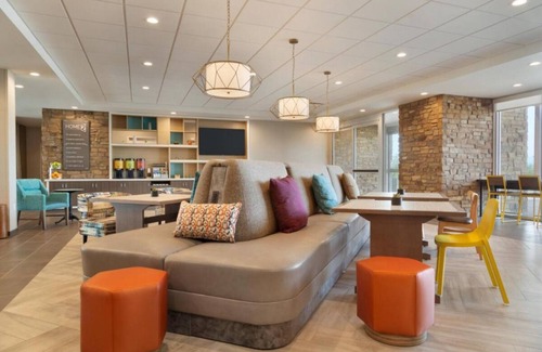 East Mesa Hotel | Indulge in Home-Like Comfort! Pool, Free Breakfast, Pets Allowed, Free Parking!