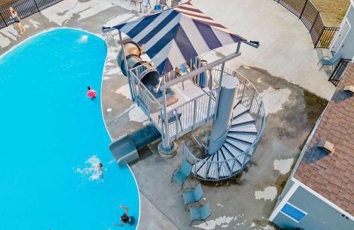 Hollister House | Ingallview at Branson Cove Indoor Pool