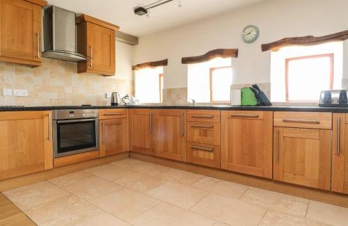 Fourstones Near Bentham House | Ingleborough Barn