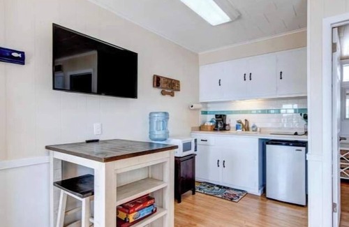 Ocean Pines Apartment | Inn of Turville Cottage, Sleeps 4, Waterfront