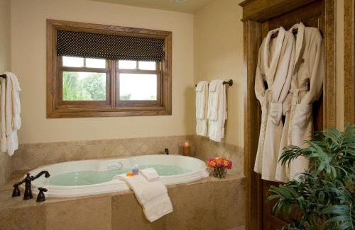Granbury Hotel | Inn on Lake Granbury a Boutique Hotel