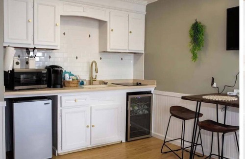 Ocean Pines Apartment | Inn on Turville Cottage, Sleeps 4, Waterfront