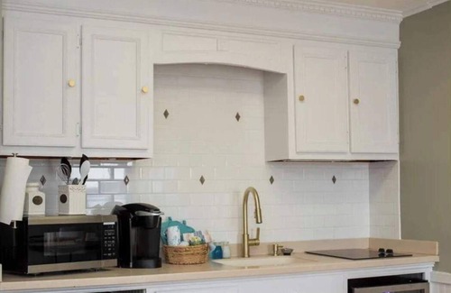 Ocean Pines Apartment | Inn on Turville Cottage, Sleeps 4, Waterfront