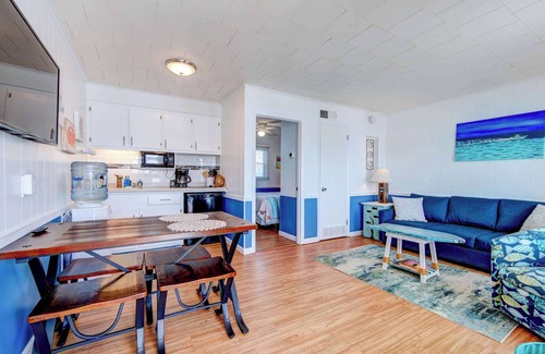 Ocean Pines Apartment | Inn on Turville Cottage, Sleeps 4, waterfront