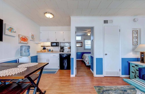 Ocean Pines Apartment | Inn on Turville Cottage, Sleeps 4, waterfront