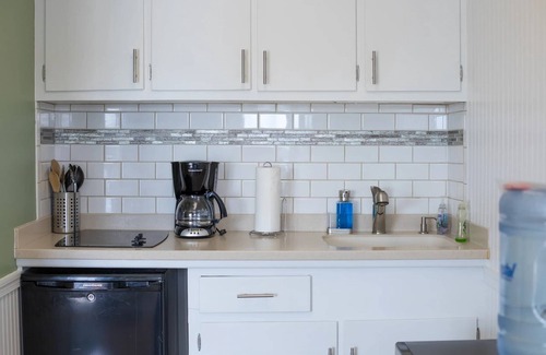 Ocean Pines Apartment | Inn on Turville Cottage, Sleeps 4, waterfront