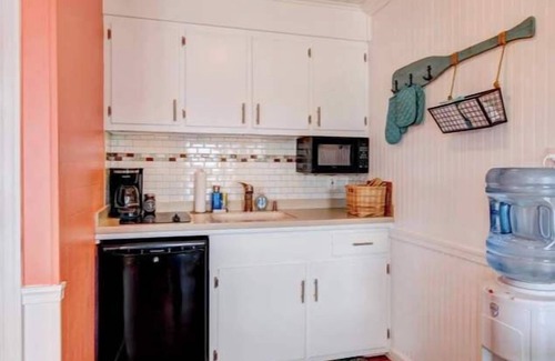 Ocean Pines Apartment | Inn on Turville Cottage, Sleeps 4, Waterfront