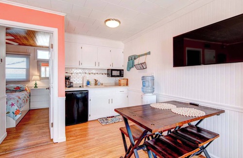 Ocean Pines Apartment | Inn on Turville Cottage, Sleeps 4, Waterfront