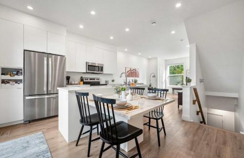 Bridgeland House | Inner-City Chic Urban Farmhouse 3 Bds and Ba