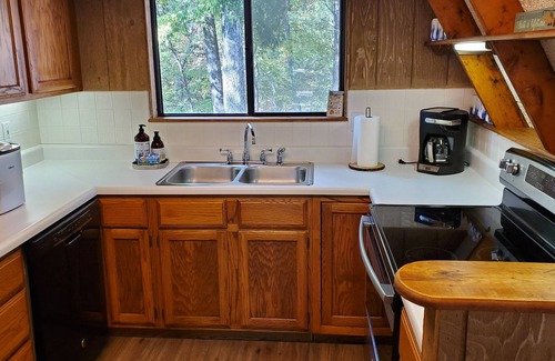 Innsbrook Ski Chalet | Innsbrook Falls Hideaway - Roomy lakefront Chalet w/spacious deck & firepit