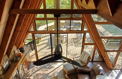 Innsbrook Ski Chalet | Innsbrook Falls Hideaway - Roomy lakefront Chalet w/spacious deck & firepit